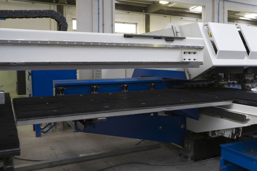 How Medical Device Manufacturers Reduce Costs with CNC Machining